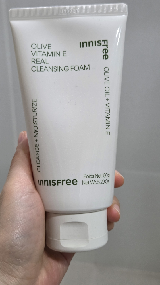 INNISFREE Olive Vitamin E Real Cleansing Foam review image