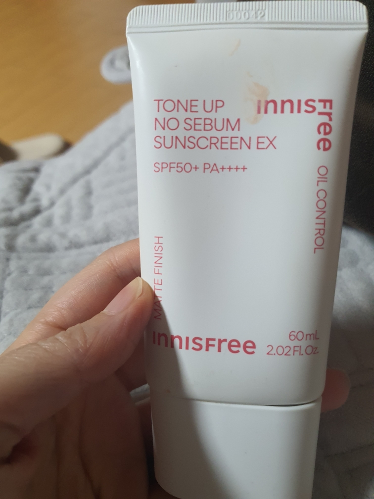 Ảnh đánh giá thực tế của người dùng về Kem chống nắng Tone Up No Sebum EX [SPF50+/PA++++]