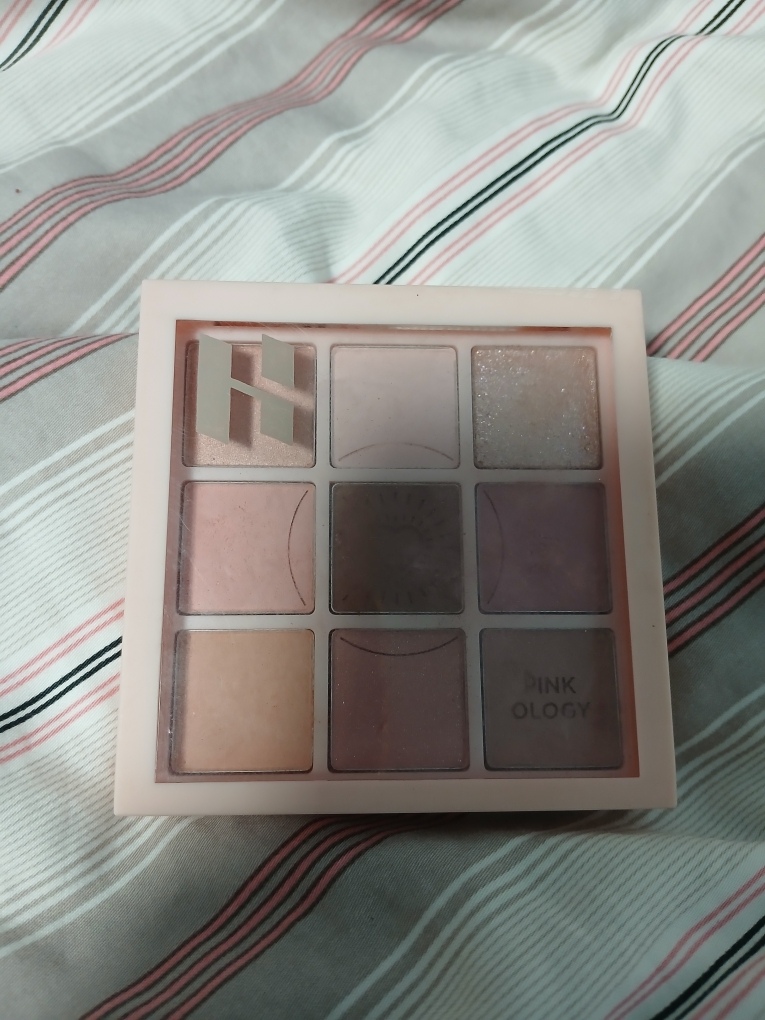 Ảnh đánh giá thực tế của người dùng về MyFave Mood Eye Palette [Pinkology]