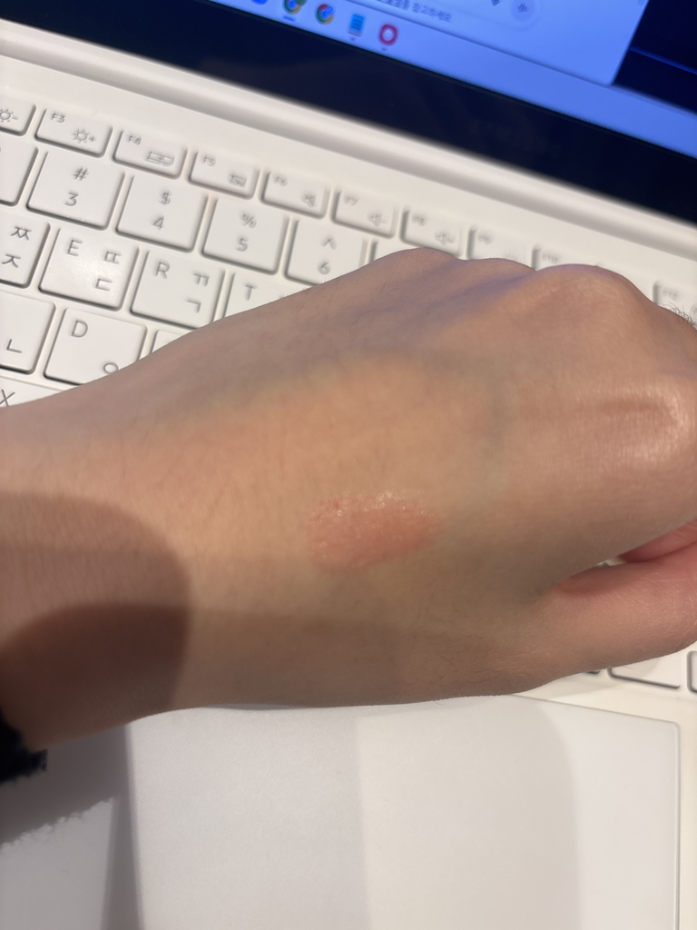 맥 (MAC) 글로우 플레이 텐더토크 립 밤 [인트로버트] review image