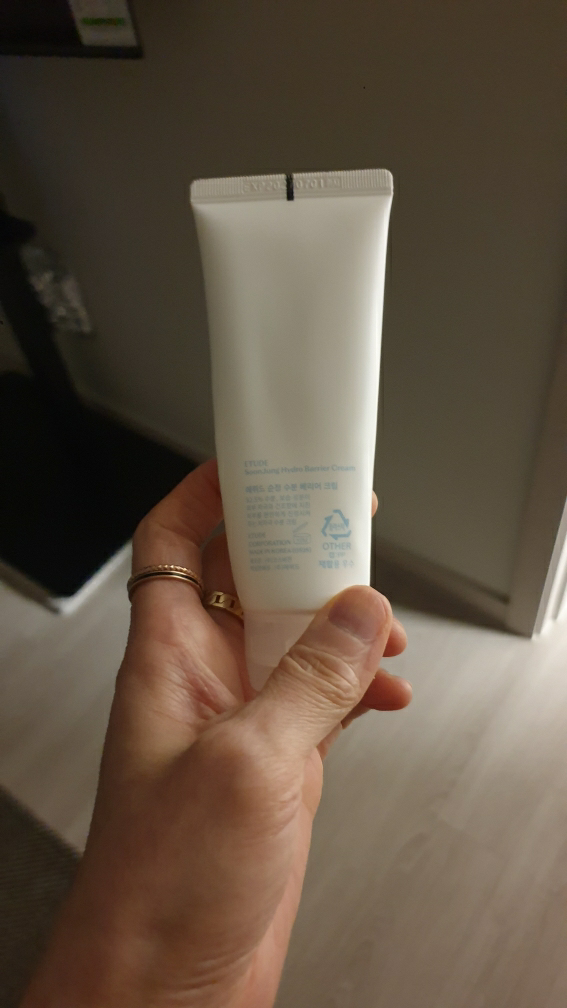 Ảnh đánh giá thực tế của người dùng về Kem dưỡng ẩm thuần khiết