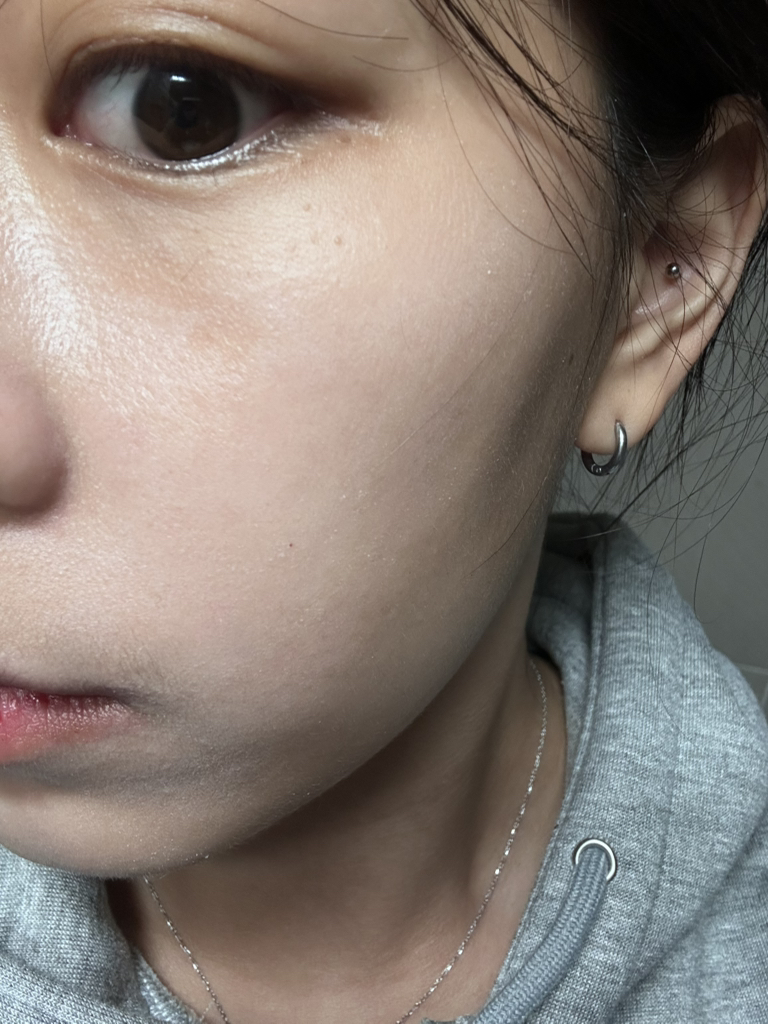 瑷丝特兰 德玛UV365红色镇静提亮防晒霜[SPF50+/PA++++] review image