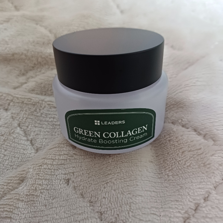 绿色胶原蛋白保湿霜的真实用户使用照片