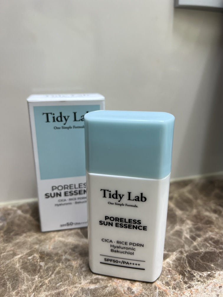 无毛孔防晒精华 [SPF50+/PA++++]的真实用户使用照片