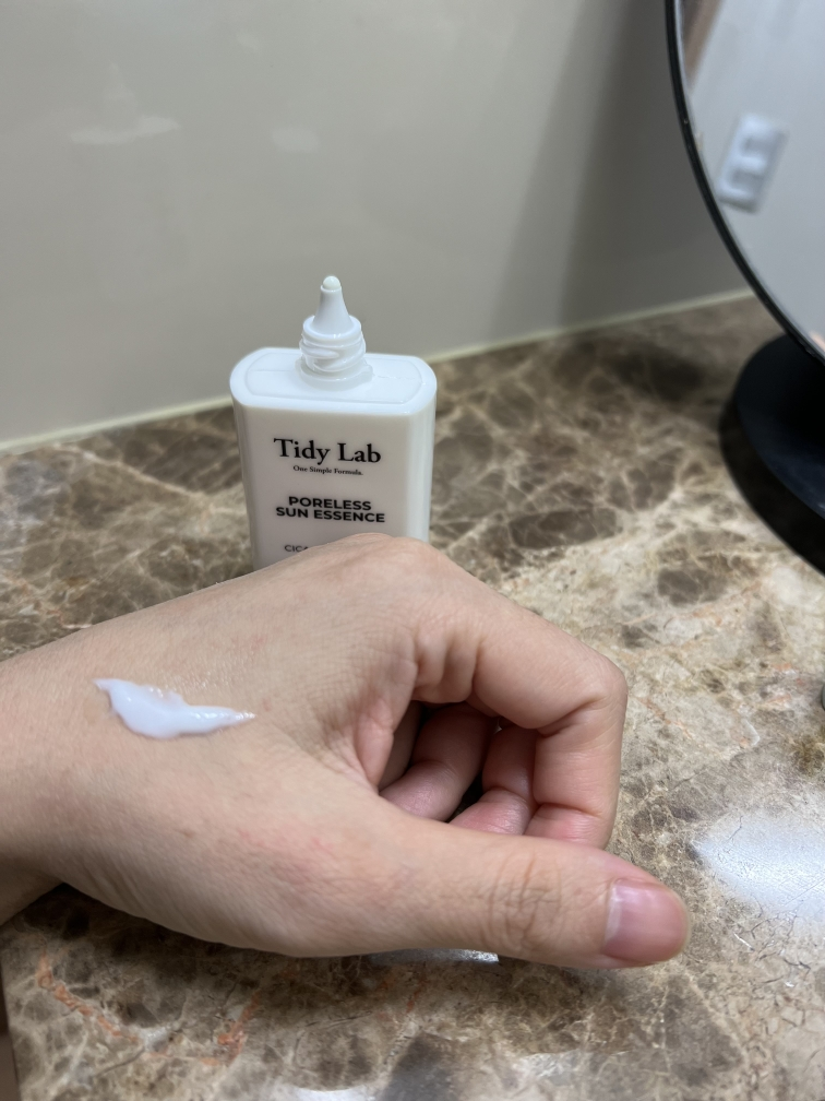 无毛孔防晒精华 [SPF50+/PA++++]的真实用户使用照片