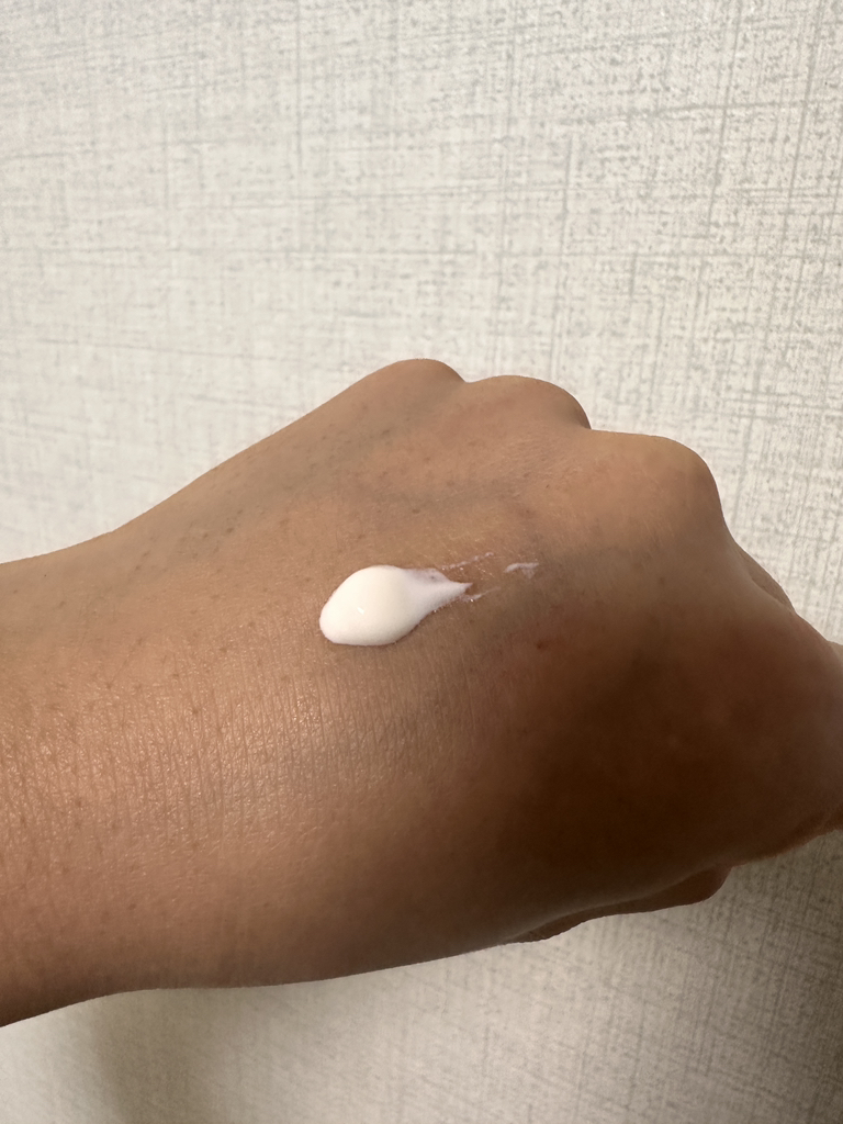 无毛孔防晒精华 [SPF50+/PA++++]的真实用户使用照片