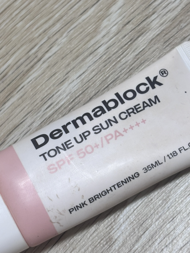 더마블록 (Dermablock®) 선크림 [SPF50+/PA++++] [톤업] review image