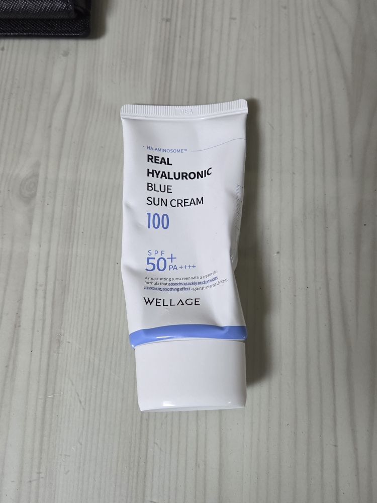 Ảnh đánh giá thực tế của người dùng về Kem chống nắng Real Hyaluronic Blue [SPF50+/PA++++]