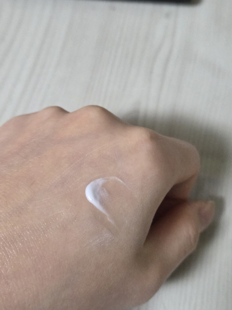 Ảnh đánh giá thực tế của người dùng về Kem chống nắng Real Hyaluronic Blue [SPF50+/PA++++]