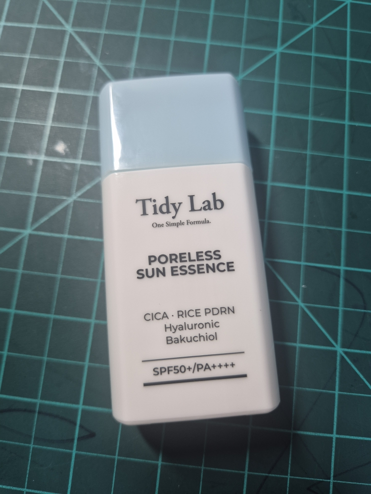 无毛孔防晒精华 [SPF50+/PA++++]的真实用户使用照片