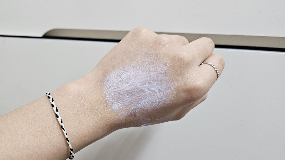 Ảnh đánh giá thực tế của người dùng về Kem chống nắng Purple Tone Up [SPF50+/PA++++]