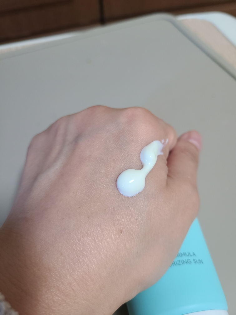 듀이트리 (DEWYTREE) 어반 쉐이드 쿨 카밍 수분 선 [SPF50+/PA++++] review image