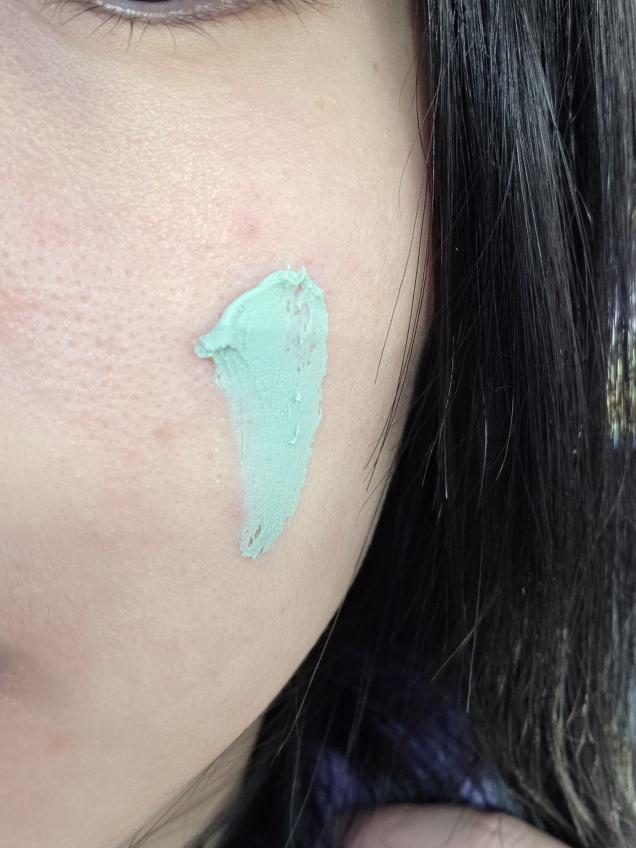 橙色肌肤的喜悦 柔绿色的真实用户使用照片