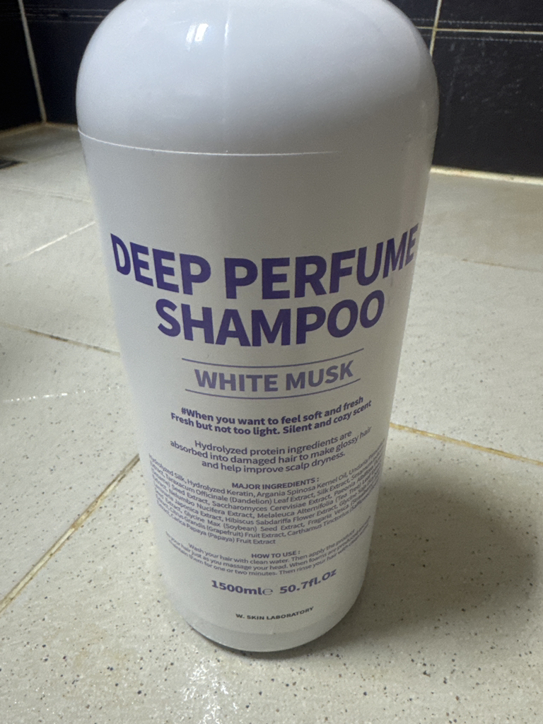 W.피부연구소 (W.SKINLABORATORY) 딥 퍼퓸 대용량 샴푸 [화이트머스크향] review image