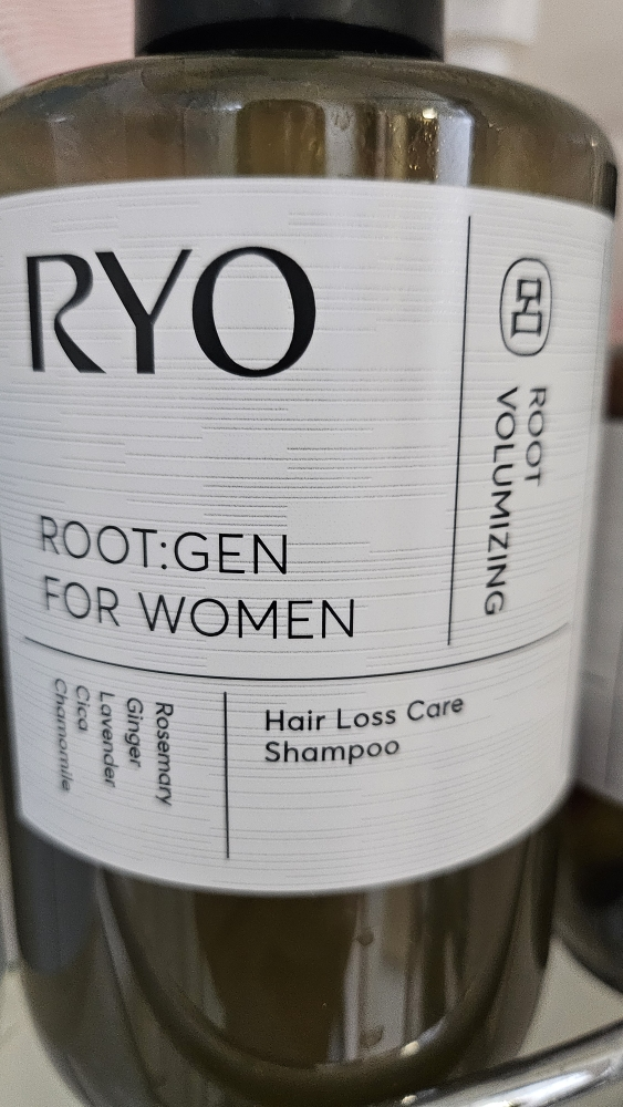 吕 RootGen 女性脱发专用洗发水 review image