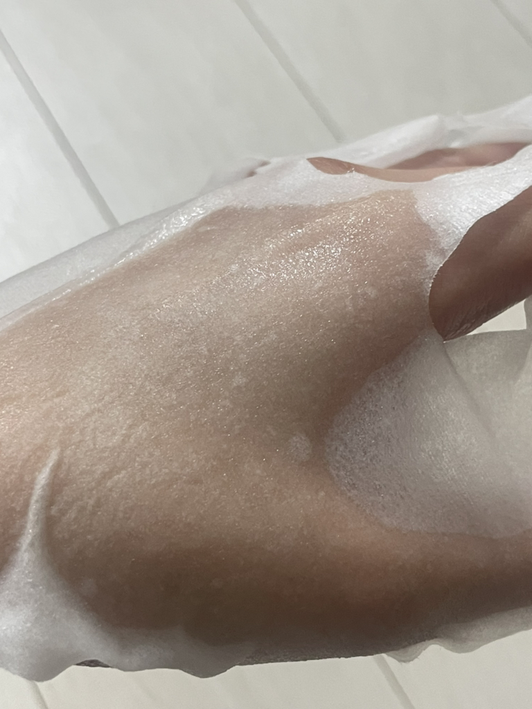 必需口罩 [高密度玻尿酸补水]的真实用户使用照片