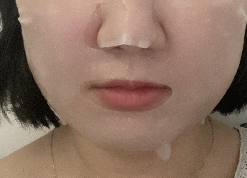 必需口罩 [高密度玻尿酸补水]的真实用户使用照片