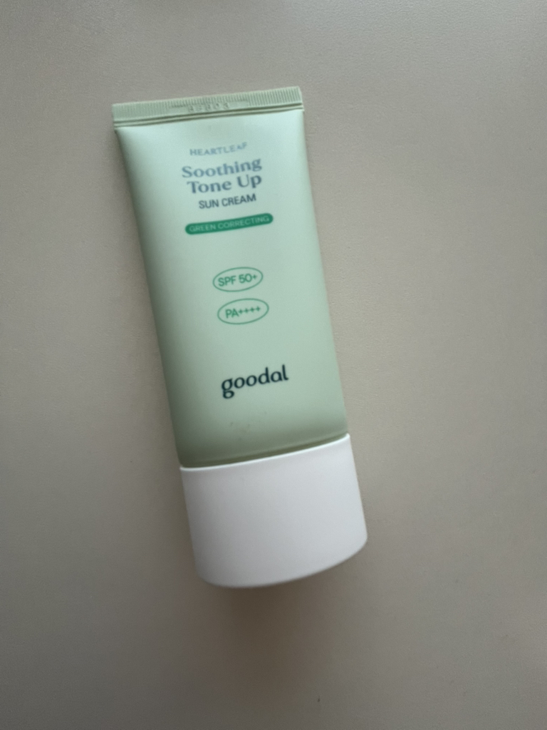 구달 (goodal) 어성초 진정 그린 톤업선크림 [SPF50+/PA++++] review image
