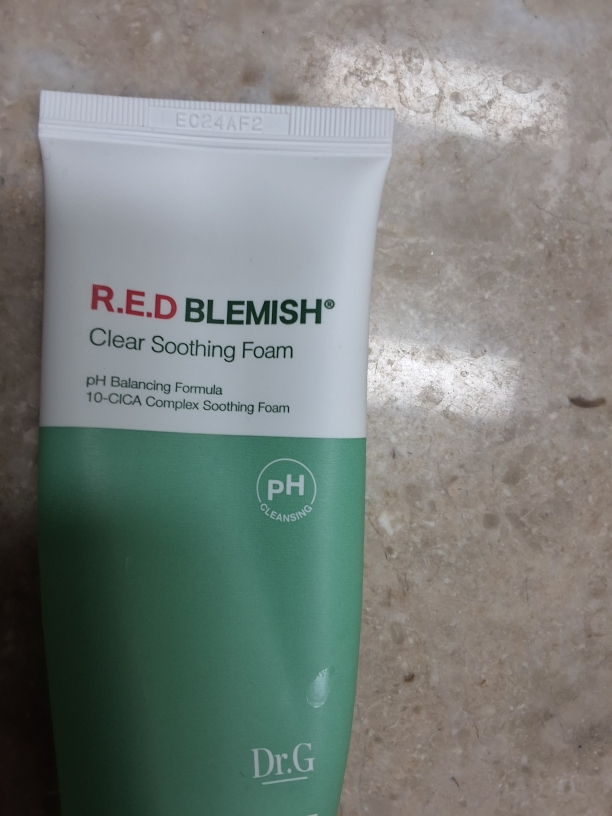 Dr.G Espuma Limpiadora Calmante Suavemente Ácida para Manchas Rojas review image