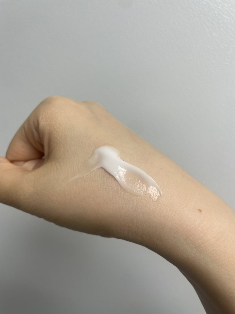 더블유드레스룸 (W.DRESSROOM) 대용량 퍼퓸 핸드로션 [No.97 에이프릴코튼] review image