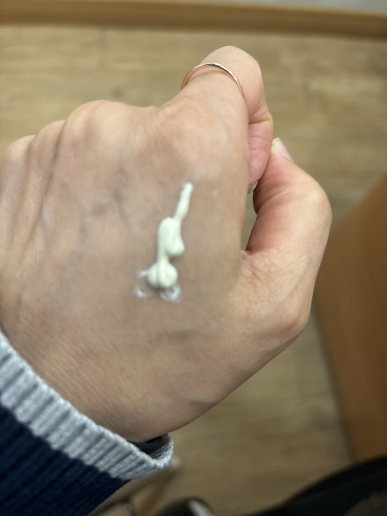 스킨1004 (SKIN1004) 마다가스카르 센텔라 에어핏 선크림 플러스 [SPF50+/PA++++] review image