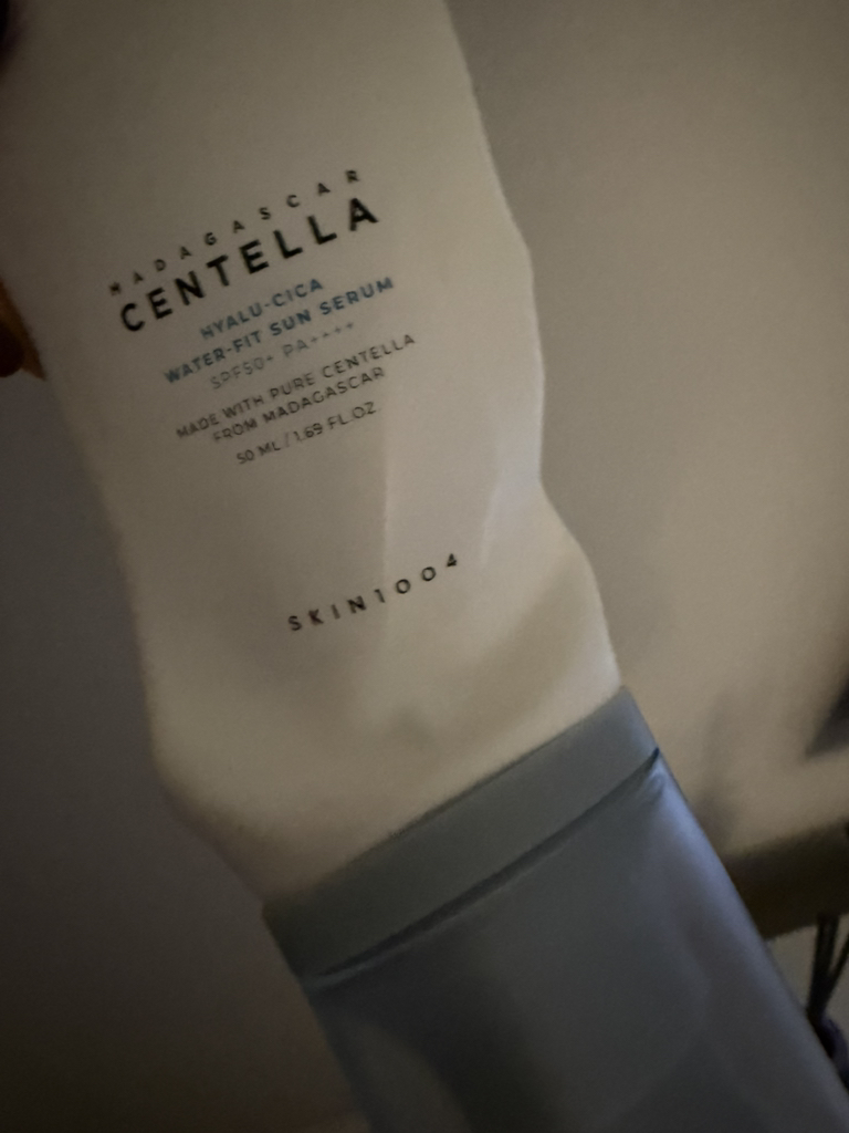 센텔리안24 (CENTELLIAN24) 마데카 더마 쉴드 세이프 선크림 [SPF50+/PA++++] [수분] review image