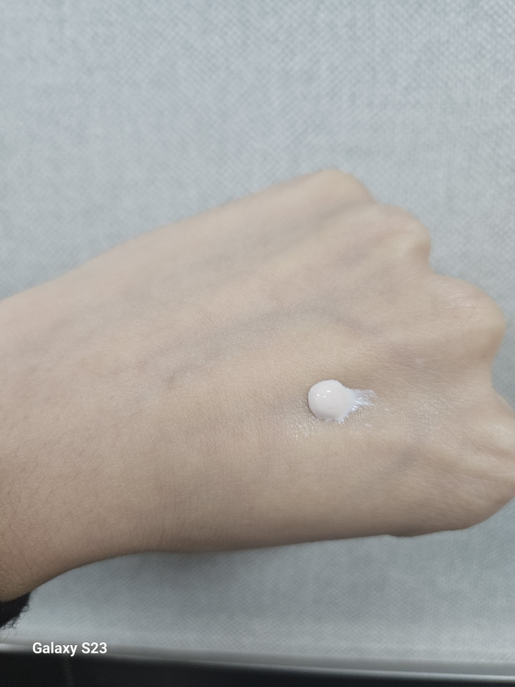 닥터리본 (dr.reborn) 엑소좀 앰플 선크림 [SPF50+/PA++++] review image