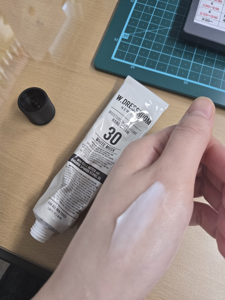 W.DRESSROOM Kem dưỡng tay Perfume [No.30 White Musk] review image