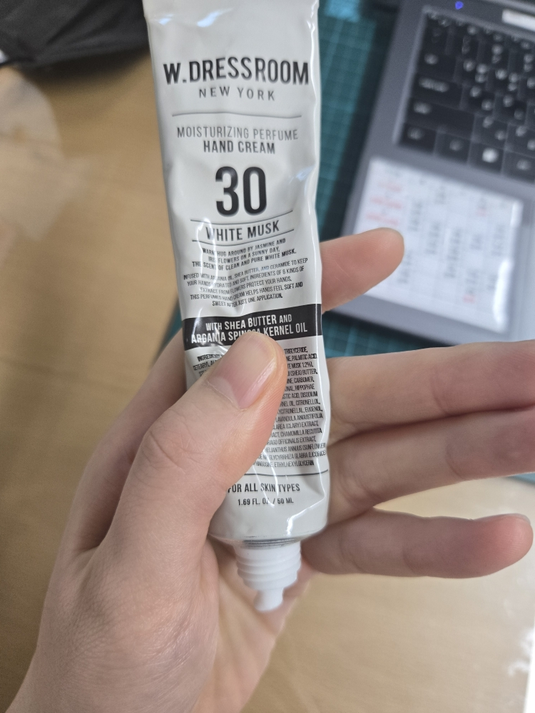 W.DRESSROOM Kem dưỡng tay Perfume [No.30 White Musk] review image