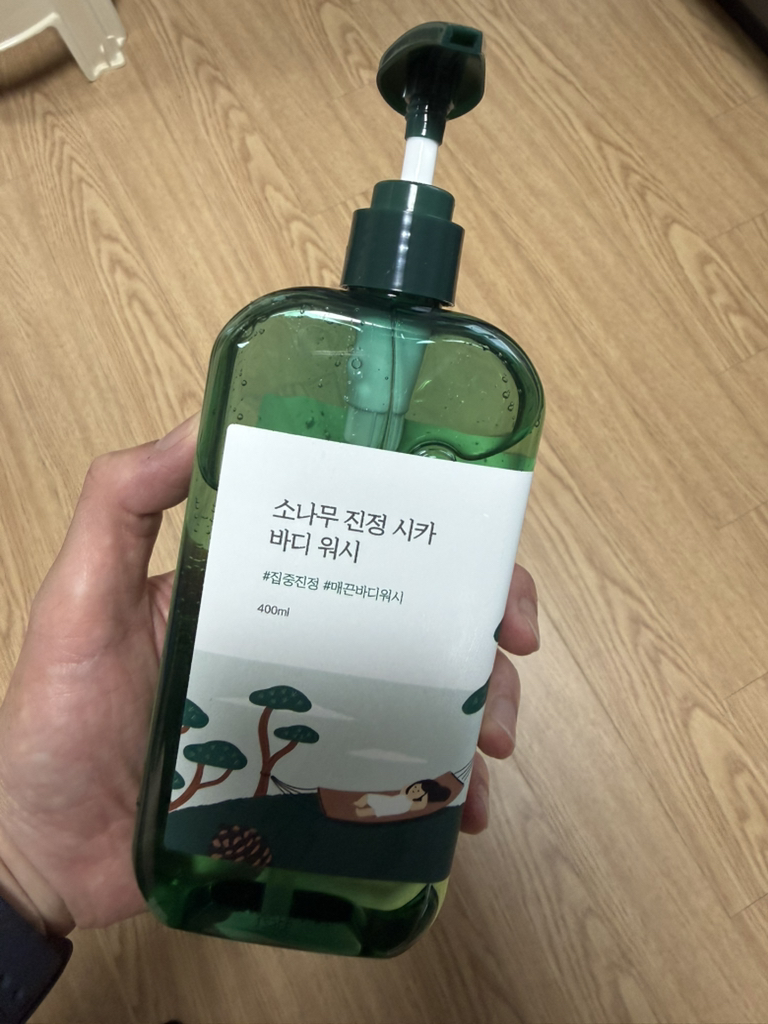 ROUNDLAB Saw Palmetto Calming Shower Gel review image