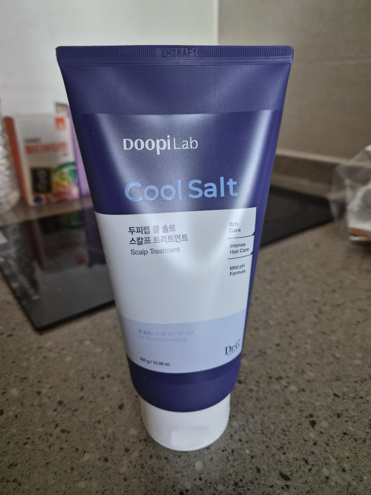 닥터지 (Dr.G) 두피랩 쿨 솔트 스칼프 트리트먼트 review image