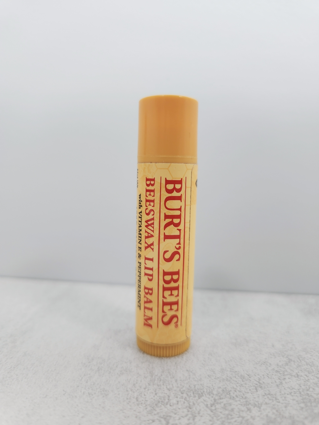BURT'SBEES Bálsamo labial [Cera de abejas] review image