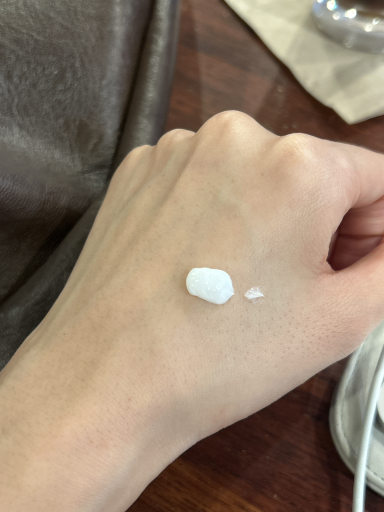 라운드어라운드 (ROUNDAROUND) 센티드 핸드크림 [화이트대즐] review image