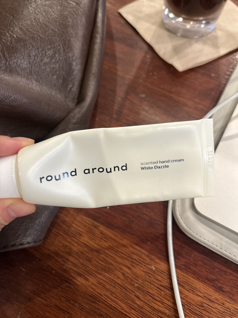 라운드어라운드 (ROUNDAROUND) 센티드 핸드크림 [화이트대즐] review image