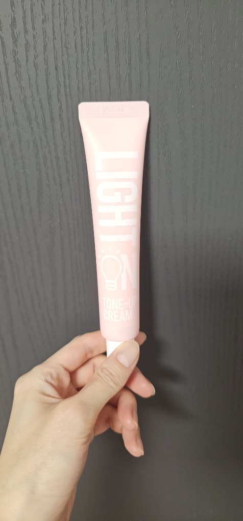 BOM (비오엠) 라이트 온 톤업 크림 review image