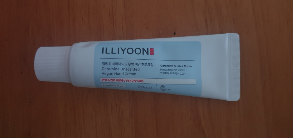 일리윤 (ILLIYOON) 세라마이드 무향 비건 핸드크림 review image