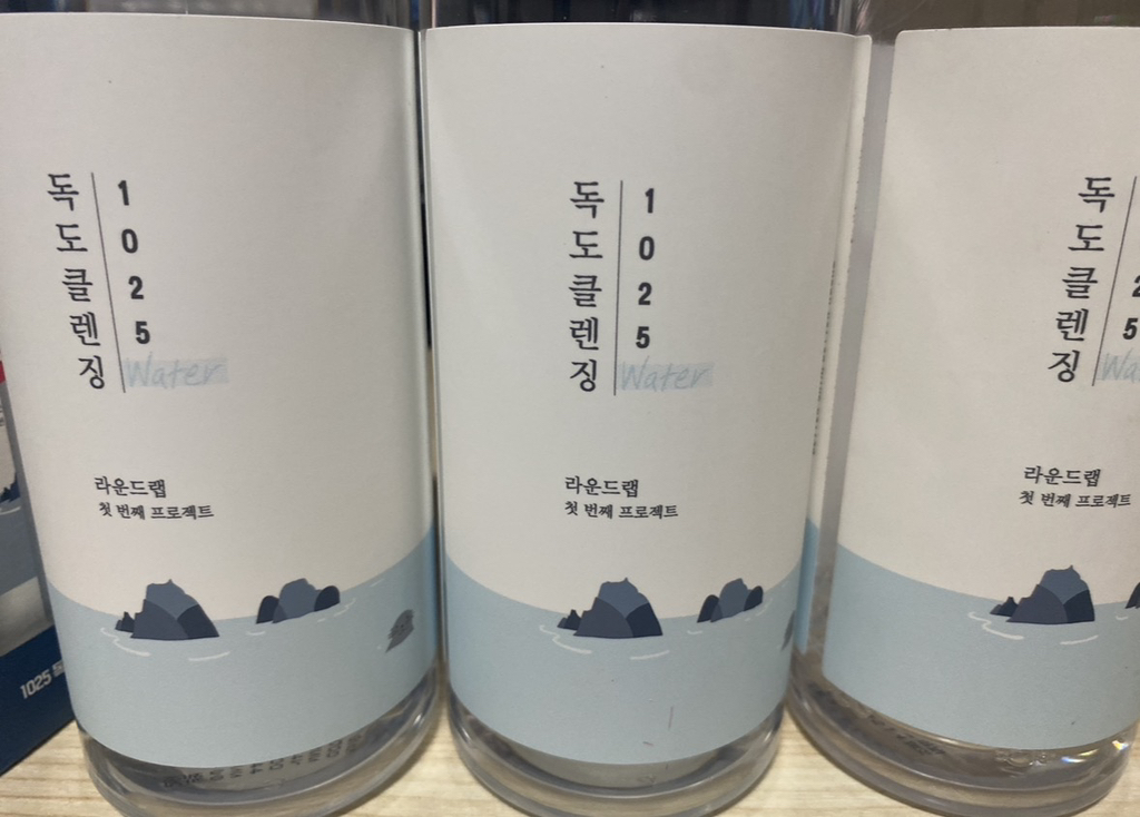 ROUNDLAB 1025 Dokdo Cleansing Water review image