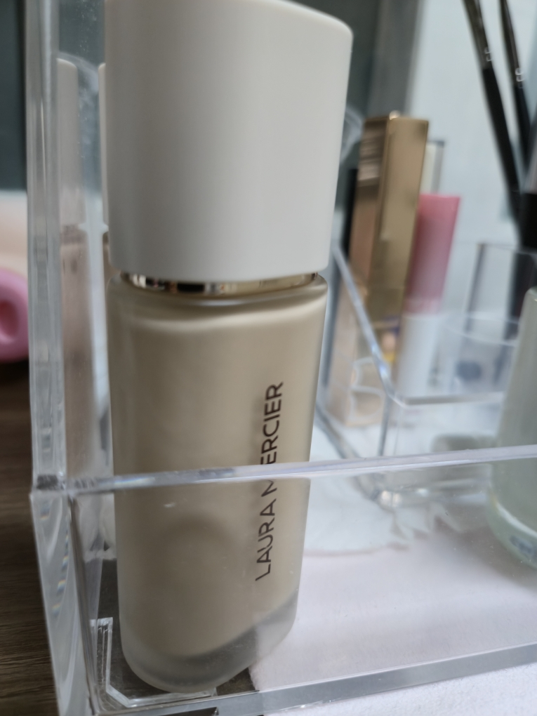 로라메르시에 (LAURAMERCIER) 리얼 플로리스 파운데이션 [0N1 실크] review image