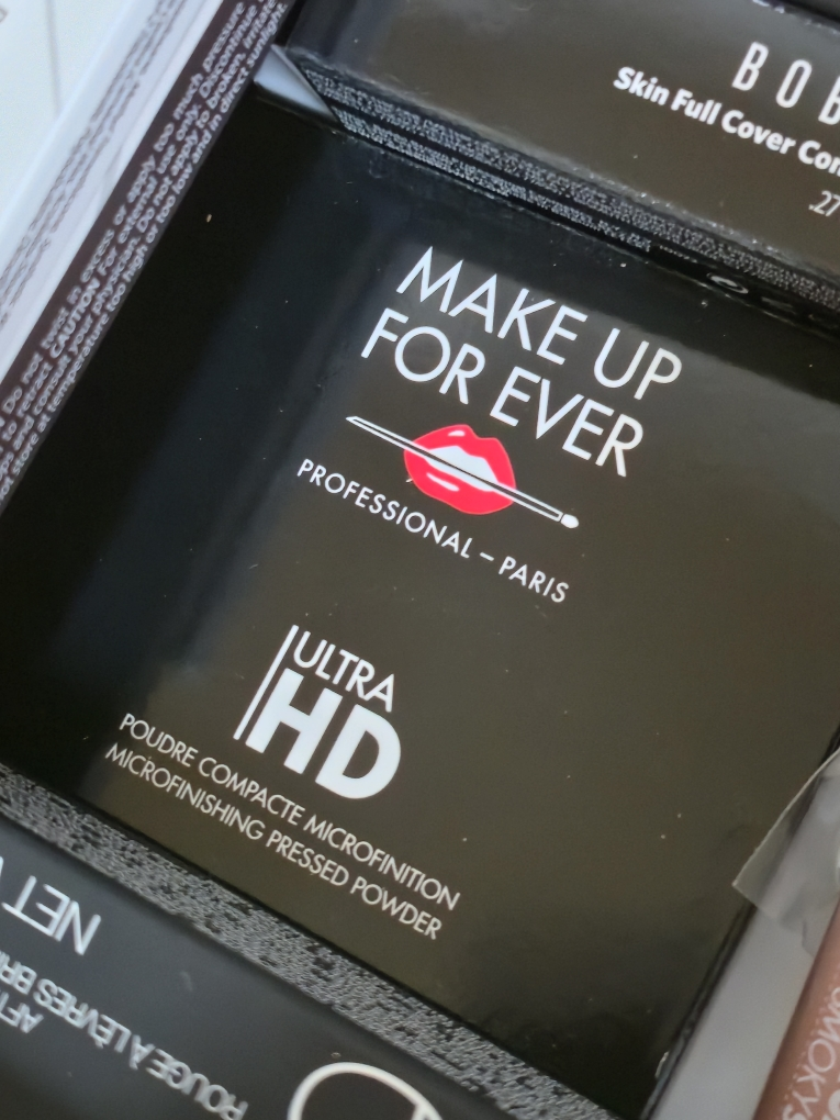 메이크업포에버 (MAKEUPFOREVER) UHD 프레스드 파우더 [01 트랜스루센트] review image