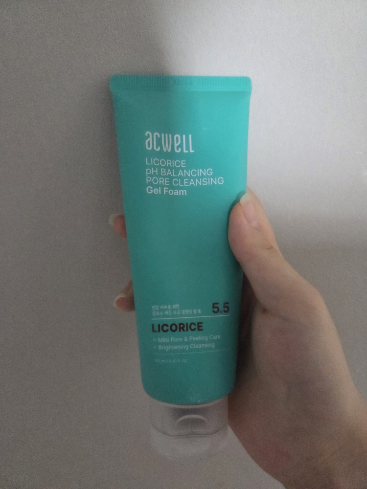 아크웰 (acwell) 감초수 pH 밸런싱 포어 클렌징 젤 폼 review image