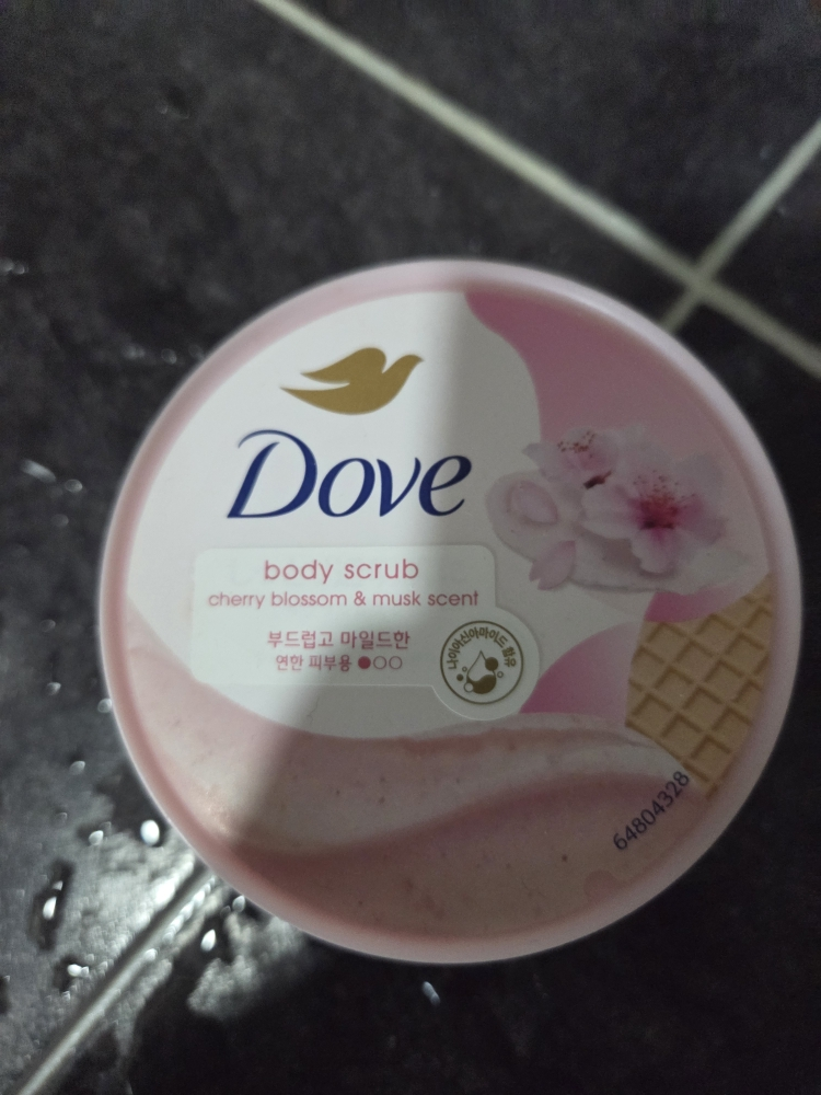 도브 (Dove) (해외) 스무디 리뉴얼 모이스처라이징 바디 스크럽 [석류] review image