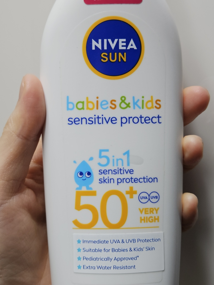 니베아 (NIVEA) 선 키즈 센서티브 프로텍트 선로션 [SPF50+/PA++++] review image