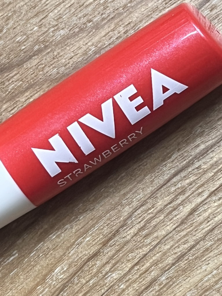 니베아 (NIVEA) 립케어 [스트로베리샤인] review image