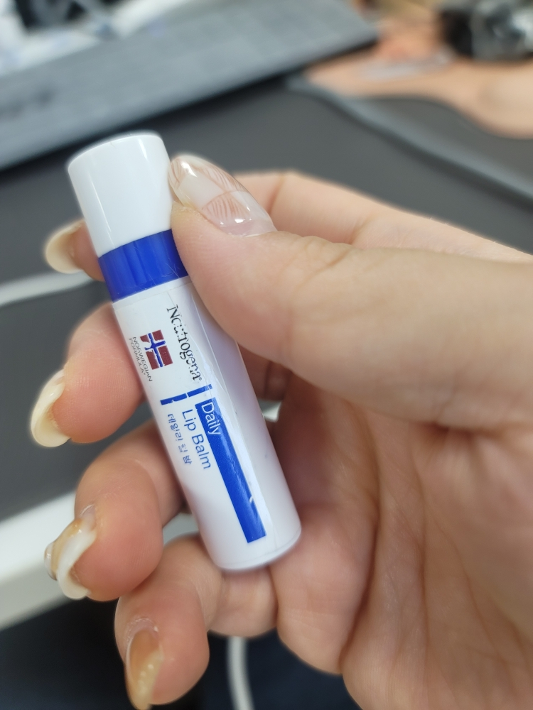 露得清 日用润唇膏 review image