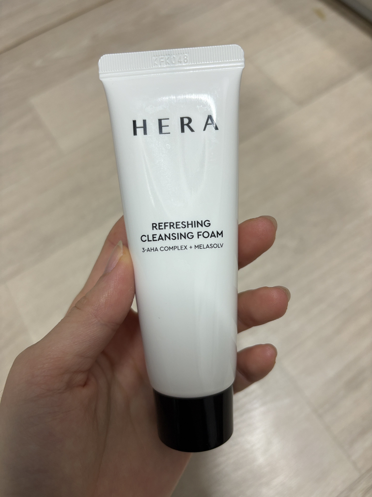 헤라 (HERA) 리프레싱 클렌징 폼 review image
