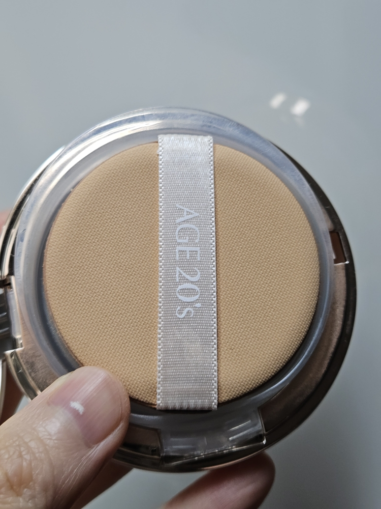 에이지투웨니스 (AGE20's) 시그니처 에센스 커버 팩트 마스터 모이스처 [SPF50+/PA++++] [23호] review image