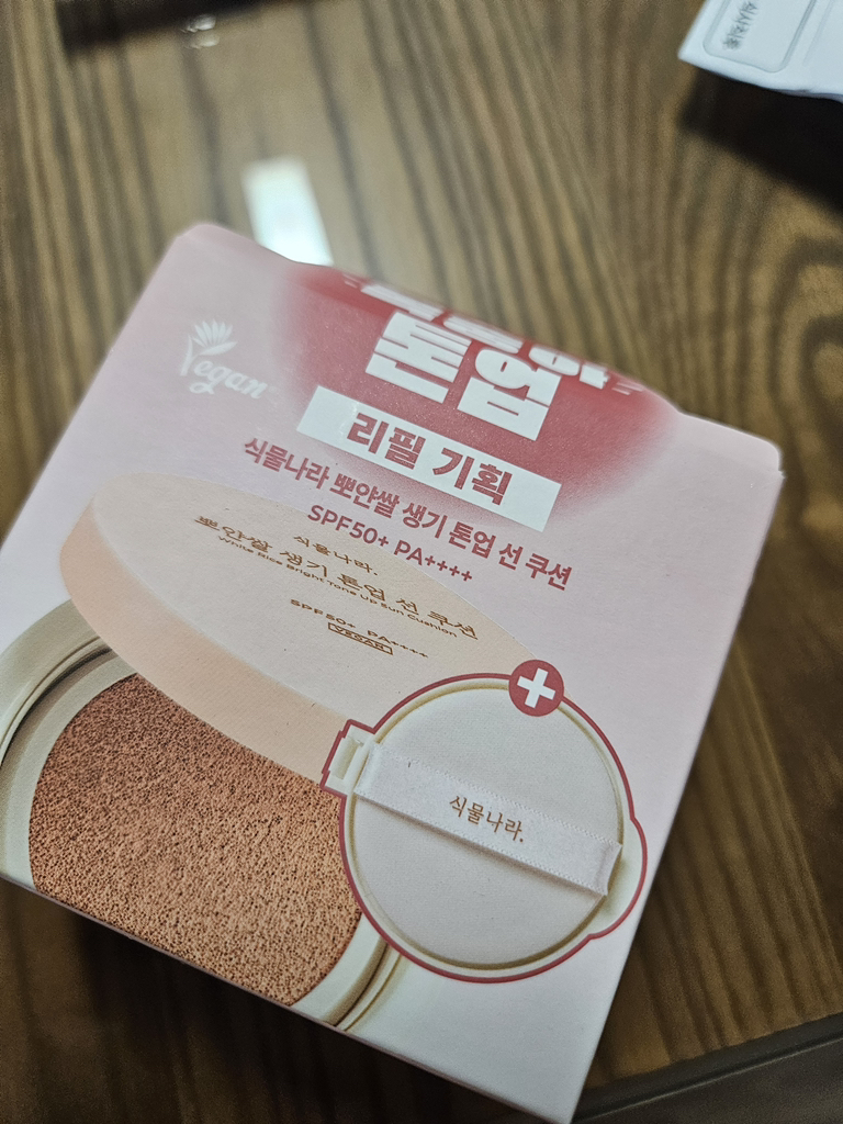 식물나라 (SHINGMULNARA) 뽀얀쌀 생기 톤업 선쿠션 [SPF50+/PA++++] [02 생기 피치] review image