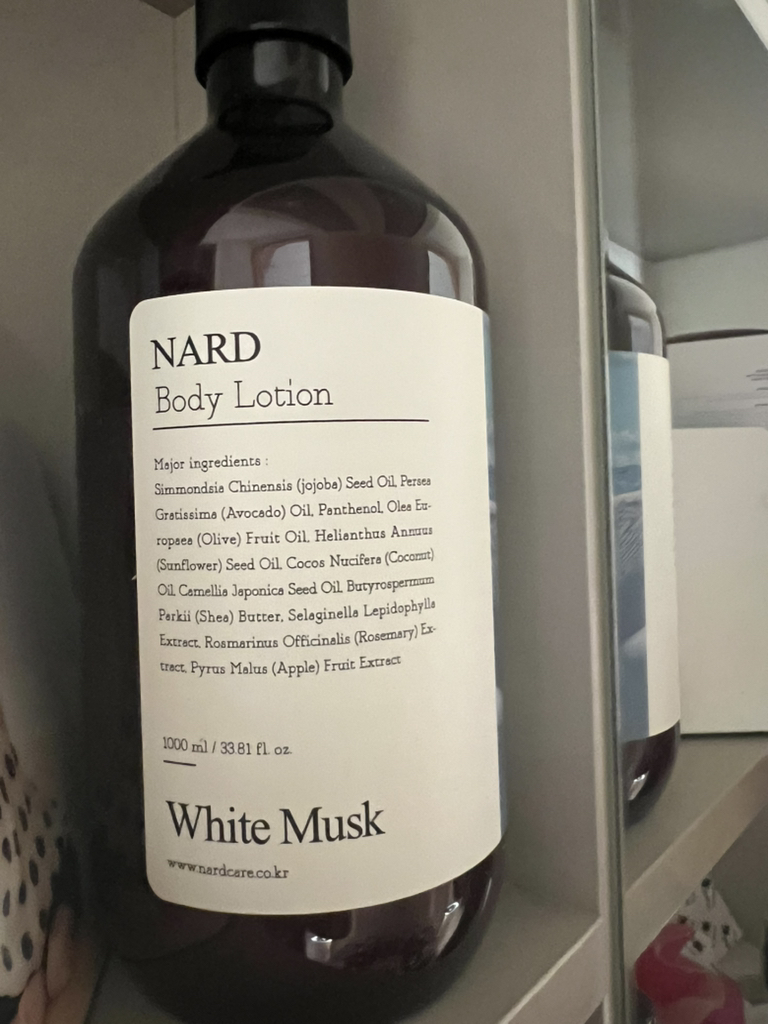 나드 (NARD) 모이스처 퍼퓸드 바디로션 [화이트머스크향] review image