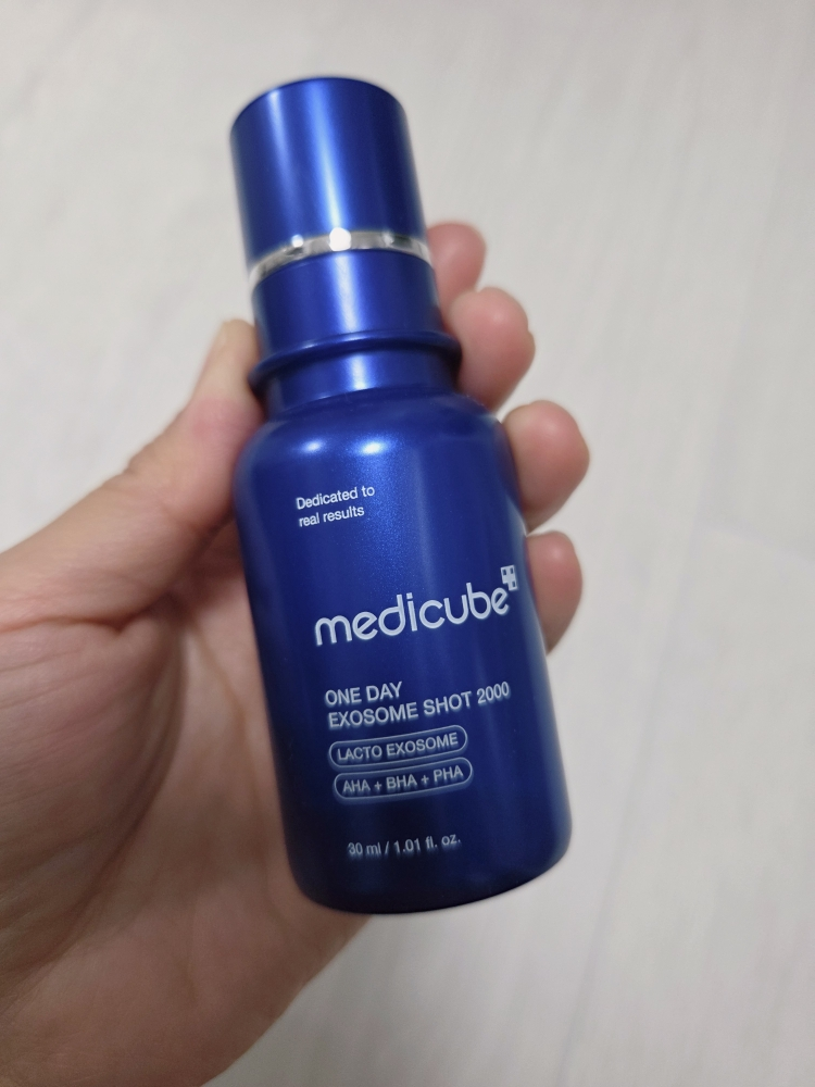 메디큐브 (medicube) 원데이 엑소좀 샷 모공 앰플 2000 review image