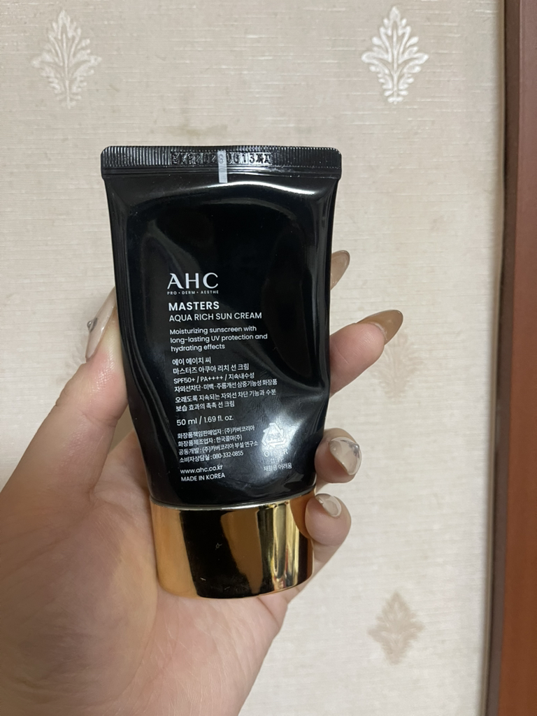 AHC (에이에이치씨) 마스터즈 아쿠아 리치 선크림 [SPF50+/PA++++] review image
